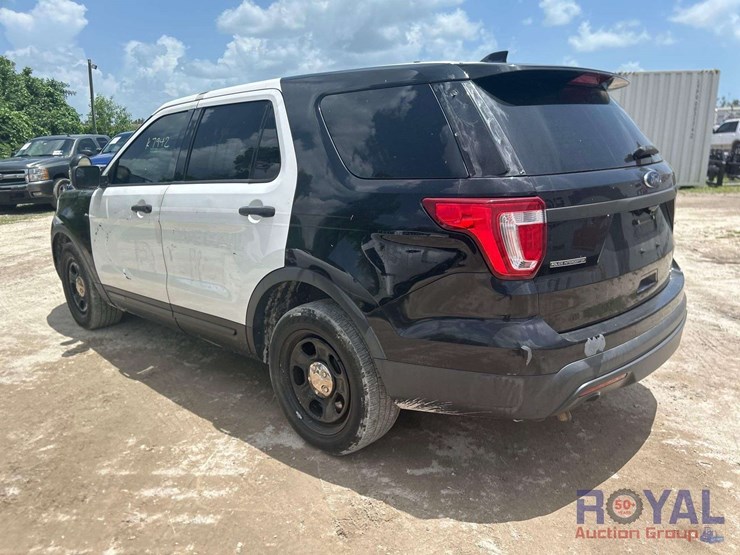 2017-ford-explorer-image-4