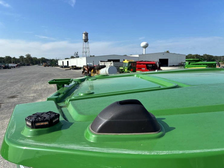 2022-john-deere-8r-310-image-82