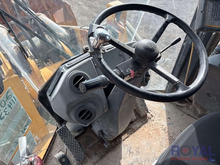 2011-deere-844k-image-10