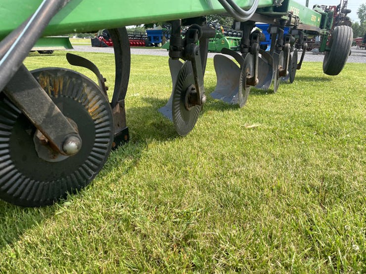 john-deere-2810-image-5