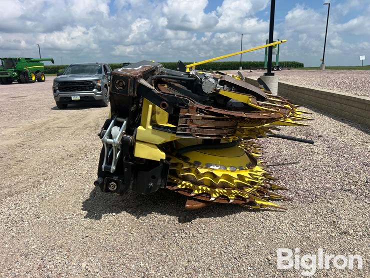 2020-john-deere-772-image-4