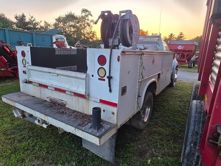 2010-ford-f550-image-4