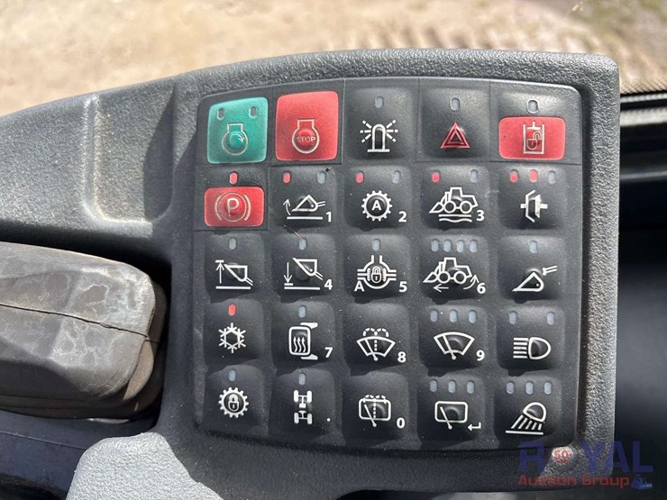 2018-deere-524k-image-14
