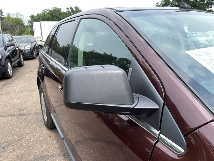 2010-ford-edge-image-36