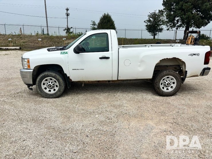 2013-chevrolet-3500hd-image-11