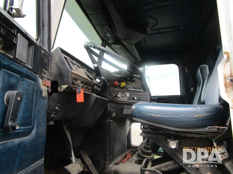 1996-cummins-m11-image-18