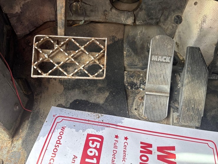 2001-mack-rd688s-image-36