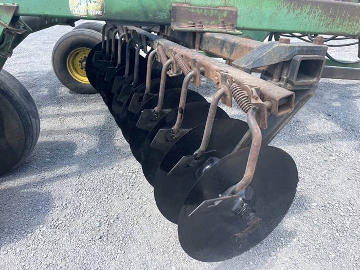 john-deere-235-image-6