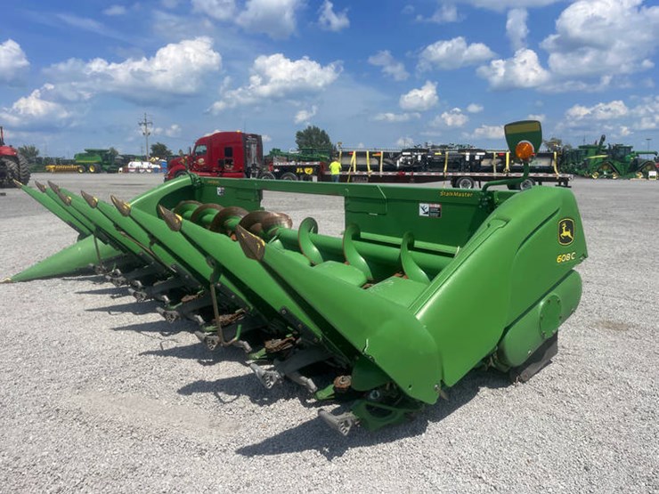 2011-john-deere-608c-image-3