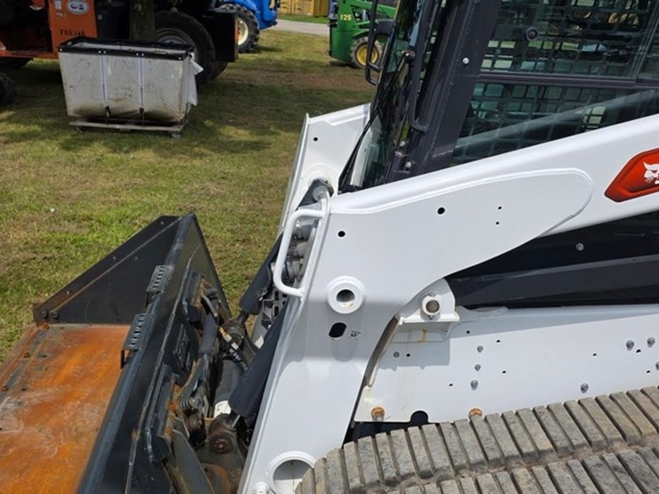 2023-bobcat-t770-image-32