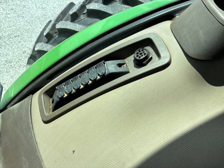 2014-john-deere-8285r-image-89