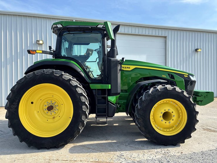 2022-john-deere-8r-310-image-4