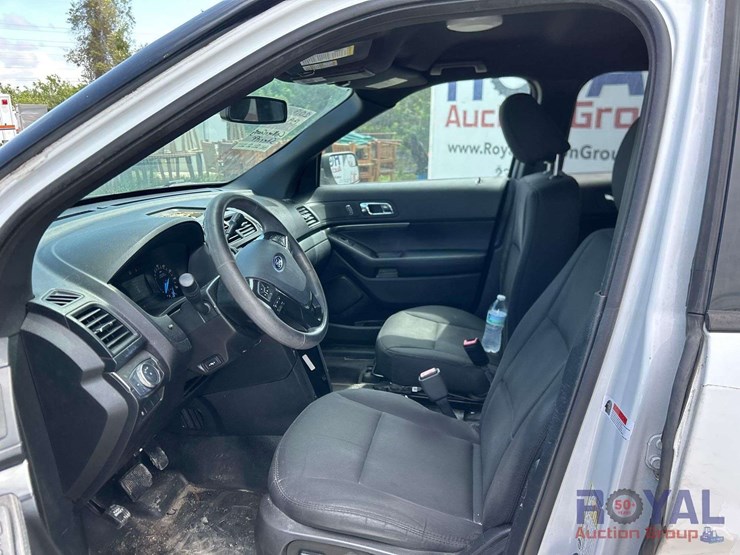 2019-ford-explorer-image-12