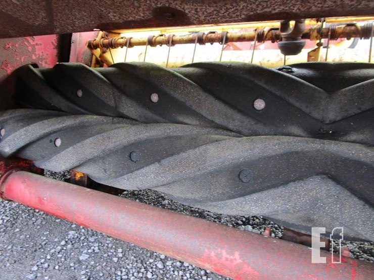 new-holland-474-image-4