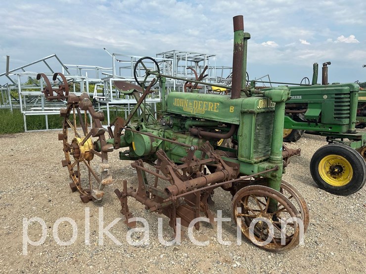 john-deere-b-image-2