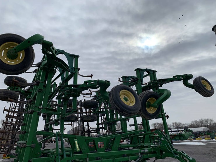 2013-john-deere-2210-image-4