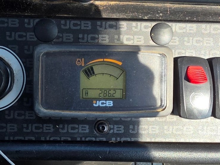 2021-jcb-1cxt-image-54