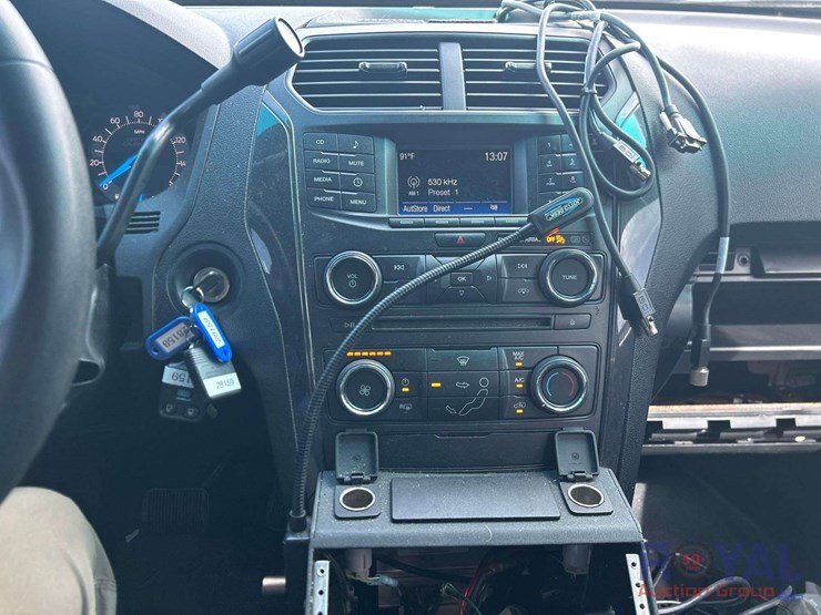 2016-ford-explorer-image-14