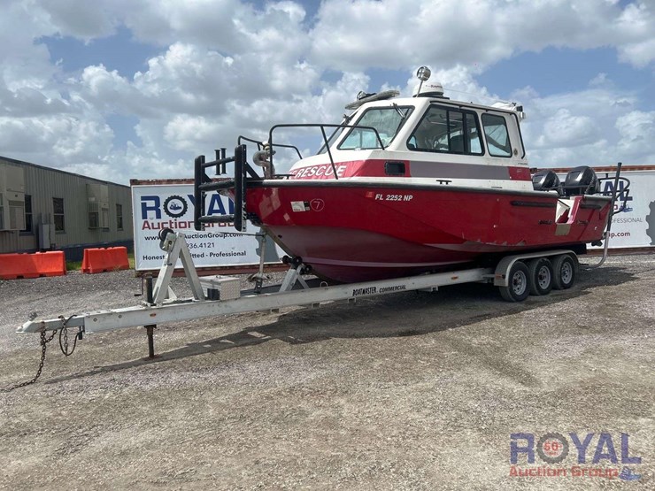 2007-brunswick-challenger-27ft-fire-rescue-boat-with-tri-axle-boat-trailer-image-1