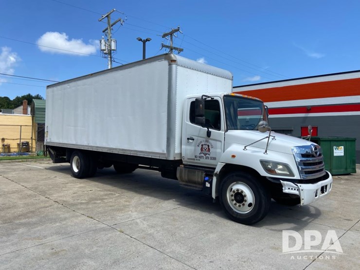 2016-hino-268-image-6