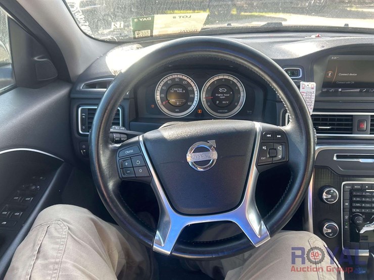 2012-volvo-xc70-image-10