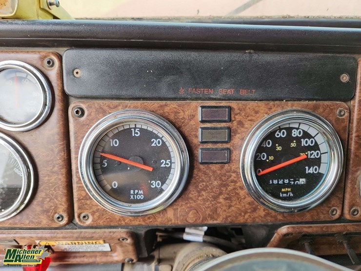 2007-freightliner-fld120-image-12
