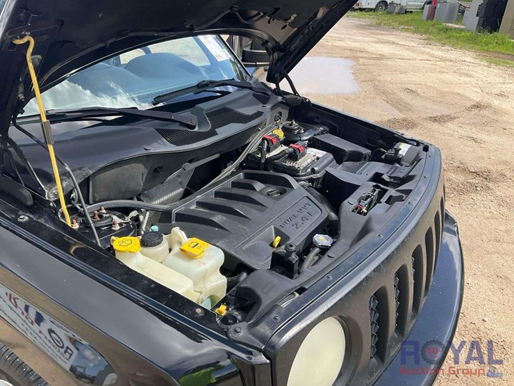 2013-jeep-patriot-sport-image-12