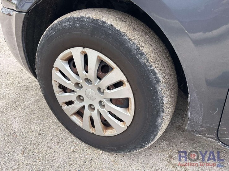 2014-kia-sedona-image-29