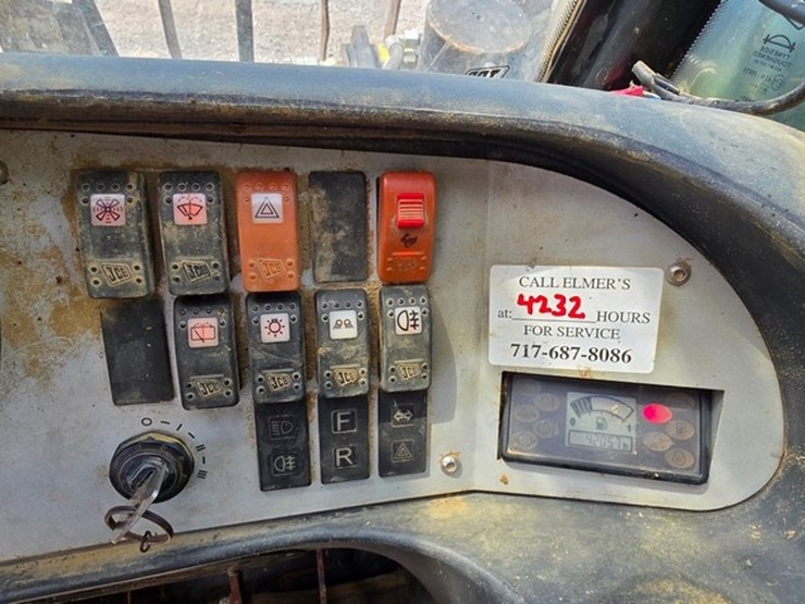 2011-jcb-515-40-image-47