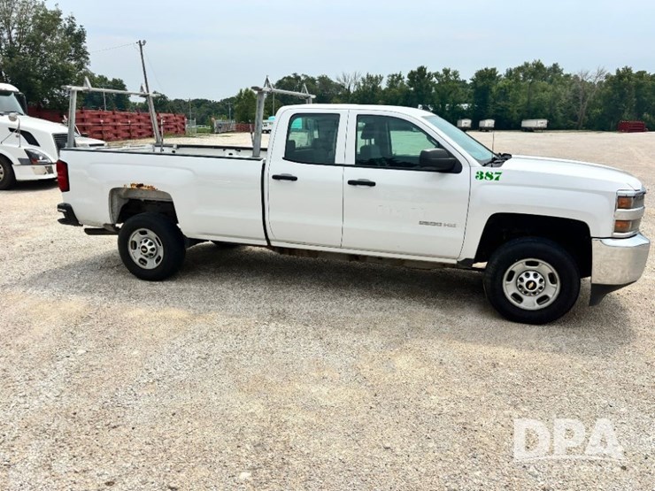 2015-chevrolet-2500hd-image-3