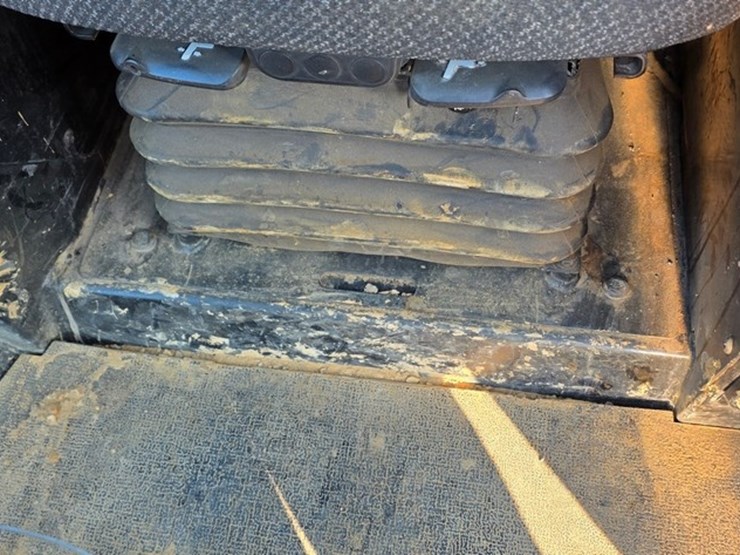 2019-caterpillar-d6n-lgp-image-68