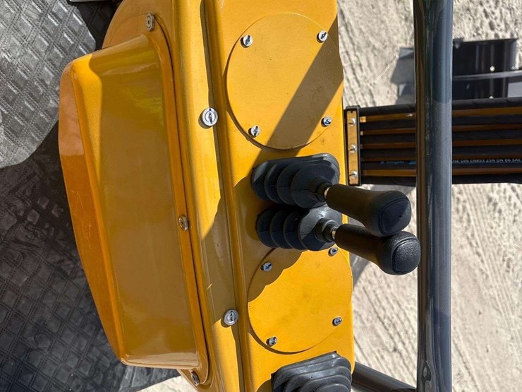 unused-2025-cfg-mx12rx-mini-excavator-image-12