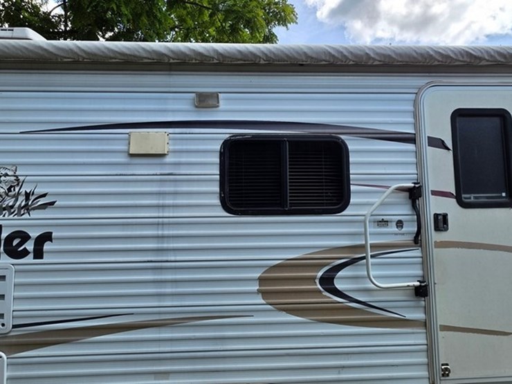 2003-fleetwood-2-axle-camper-(title)-image-12