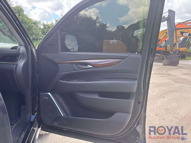 2020-cadillac-escalade-image-21