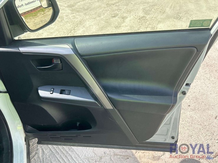 2018-toyota-rav4-image-30