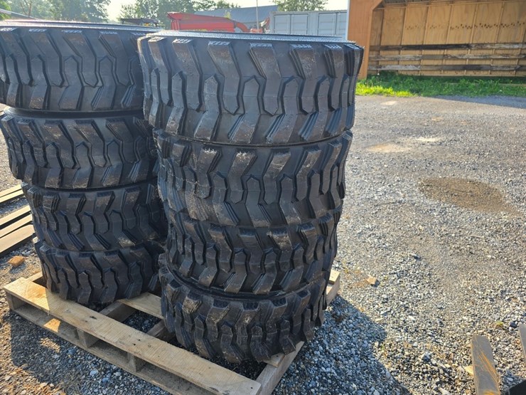 new-4-12-16.5-forerunner-skidloader-tires-image-3
