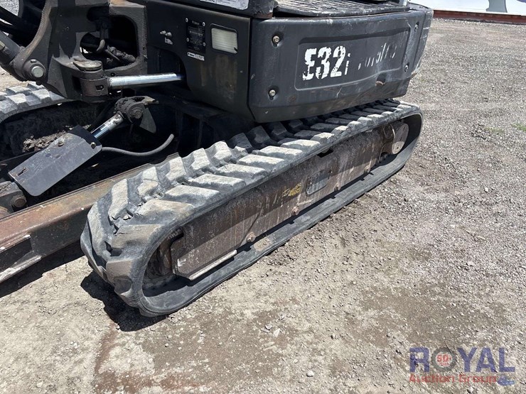 2017-bobcat-e32i-image-7