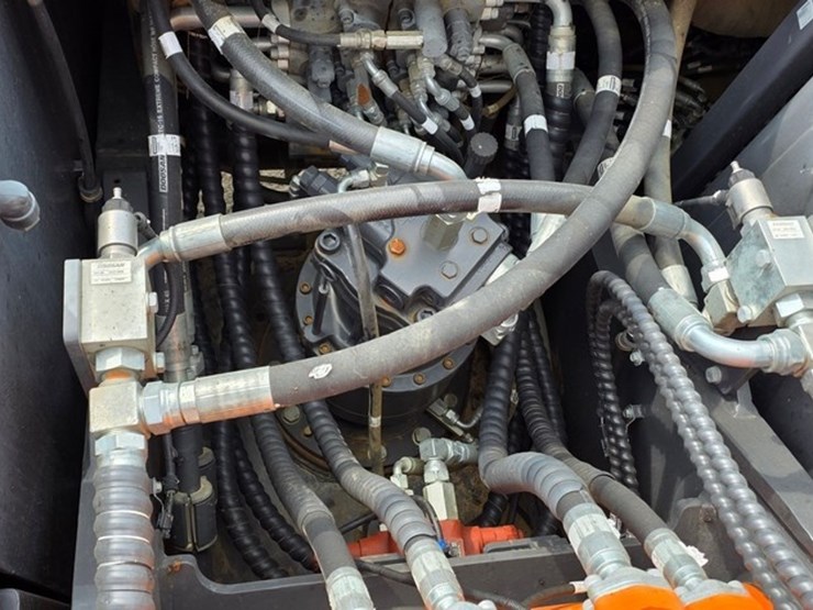 2021-jcb-1cxt-image-68