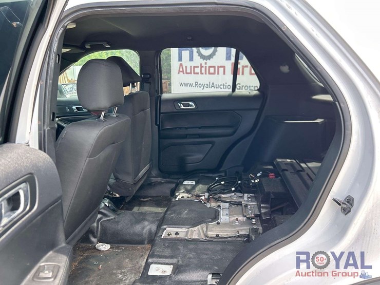 2019-ford-explorer-image-18