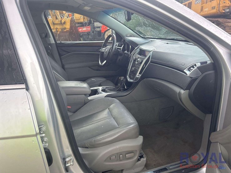2011-cadillac-srx-image-21