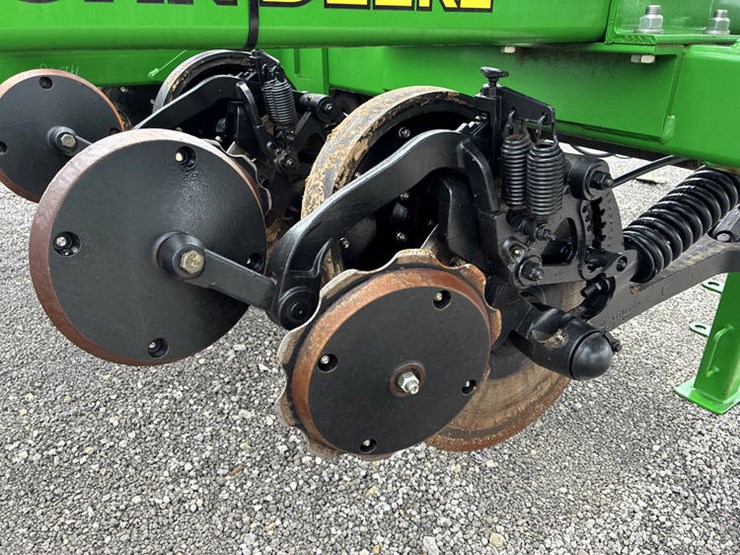 2023-john-deere-2510h-image-68