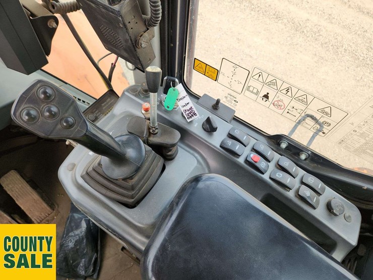 2015-doosan-dl250-3-image-10