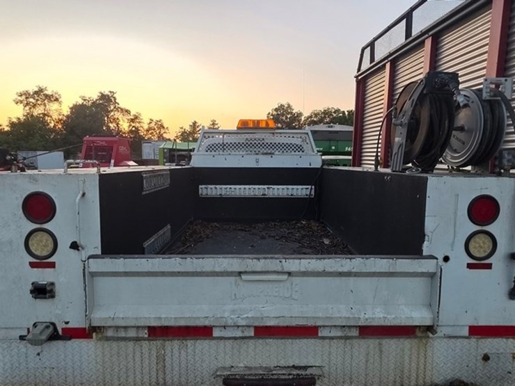 2010-ford-f550-image-22
