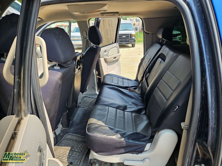 2008-chevrolet-suburban-image-22