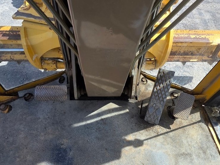 2001-deere-670c-image-61
