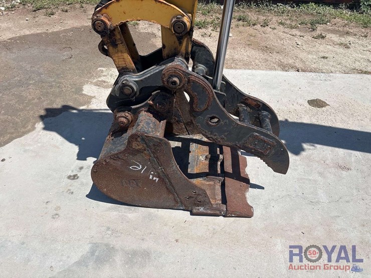 2021-caterpillar-304e2-mini-excavator-image-14