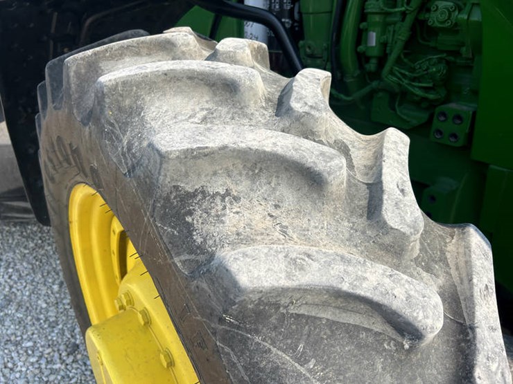 2012-john-deere-8285r-image-48