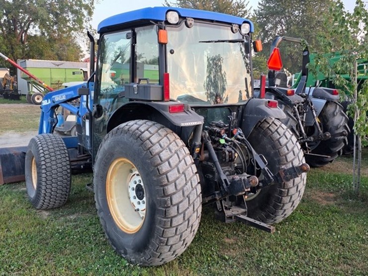 new-holland-tn70d-image-3