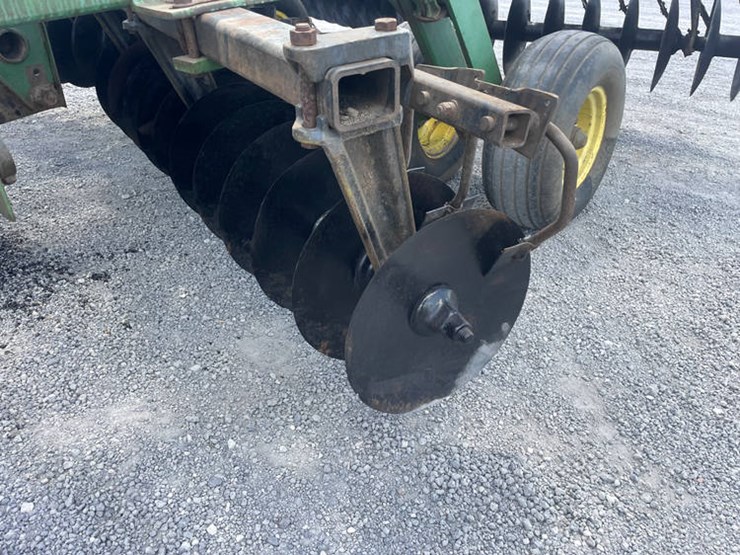 john-deere-235-image-22