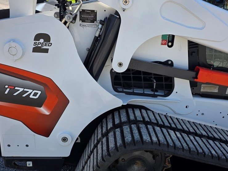 2023-bobcat-t770-image-16
